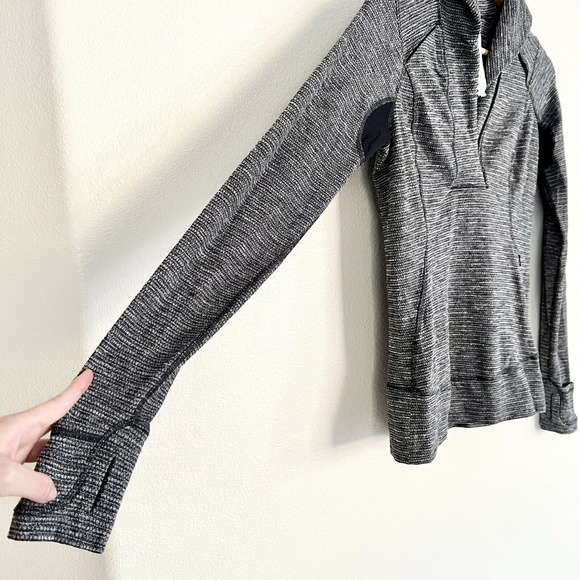 LULULEMON Think Fast Thumbhole Half Zip Pullover Long Sleeve in Coco Pique Black - Picture 10 of 13